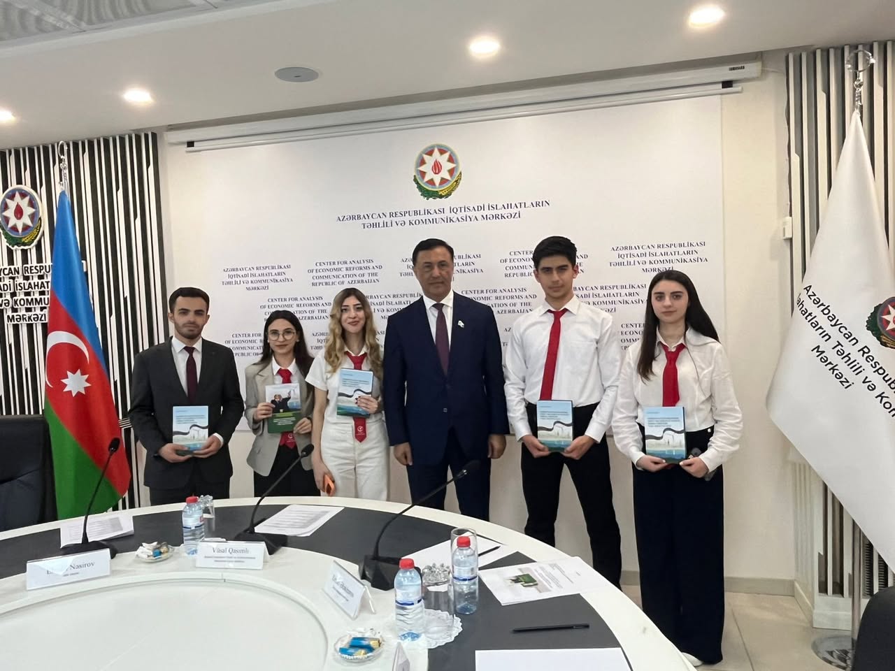 “Azərbaycan Respublikasının enerji təhlükəsizliyi siyasəti: ənənəvi enerjidən “yaşıl enerji”yə keçid” monoqrafiyasının təqdimatı