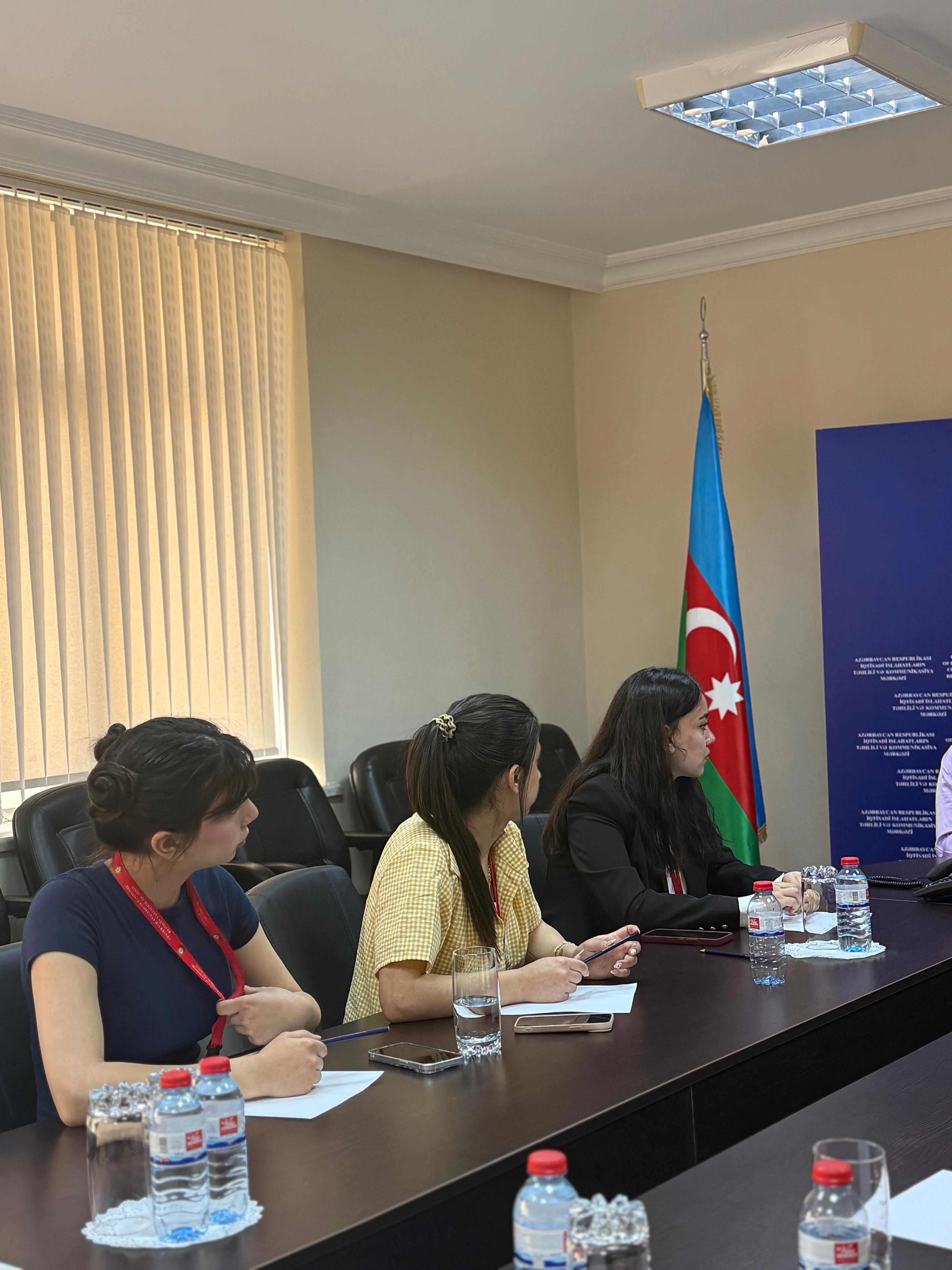 İqtisadi İslahatların Təhlili və Kommunikasiya Mərkəzində Xəzər Universitetinin tələbələri istehsalat təcrübəsi keçəcək