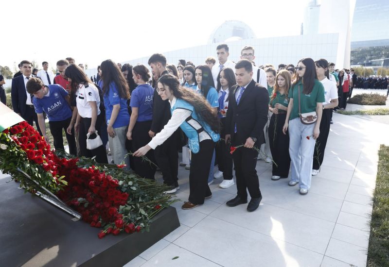 İslahat Könüllüləri və ölkənin aparıcı könüllü təşkilatlarının rəhbər və nümayəndələri Anım Günü ilə əlaqədar olaraq Zəfər Parkını ziyarət ediblər