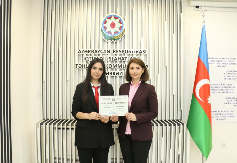İslahat Könüllüsü Fatimə Sərdarlı təqdimatla çıxış edib
