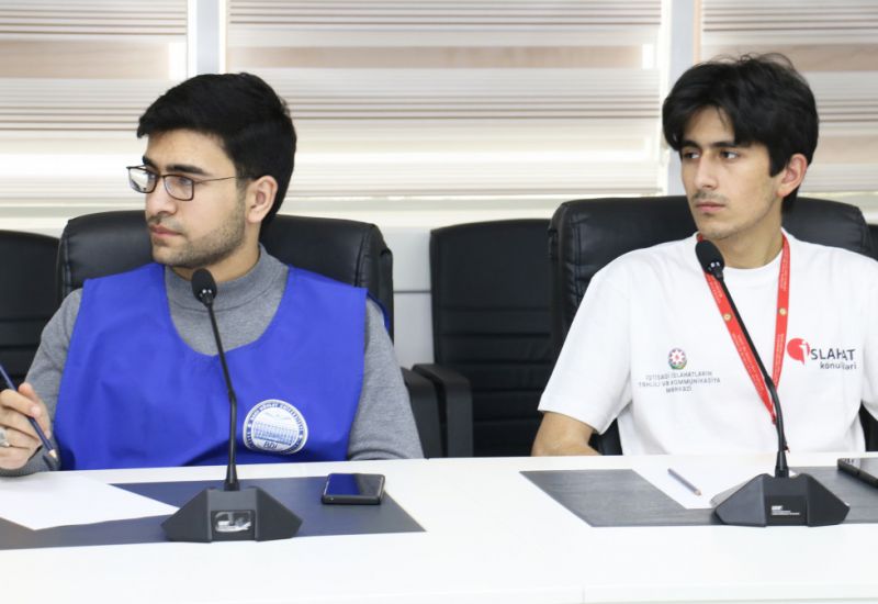 İİTKM-də parlament diplomatiyası mövzusunda millət vəkili Rizvan Nəbiyevlə könüllülərin görüşü keçirilib