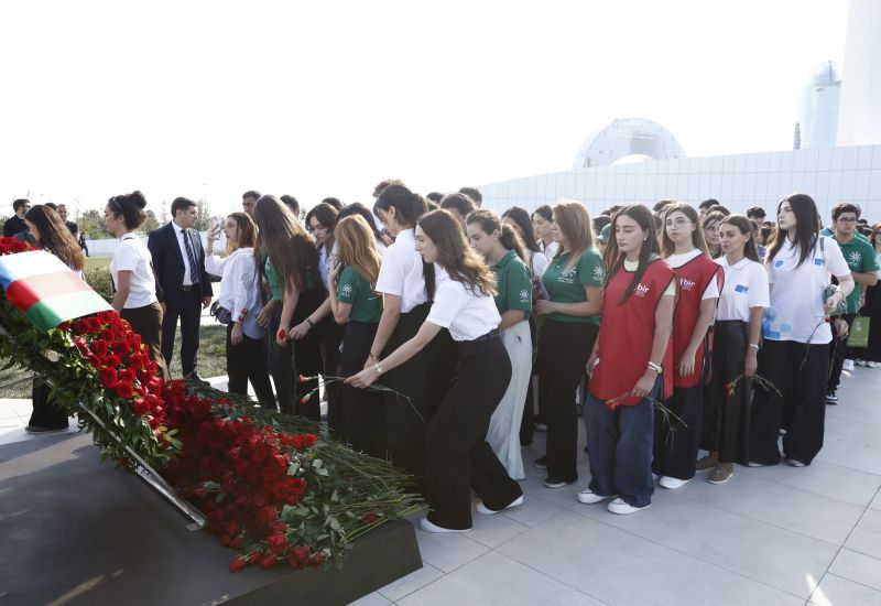 İslahat Könüllüləri və ölkənin aparıcı könüllü təşkilatlarının rəhbər və nümayəndələri Anım Günü ilə əlaqədar olaraq Zəfər Parkını ziyarət ediblər