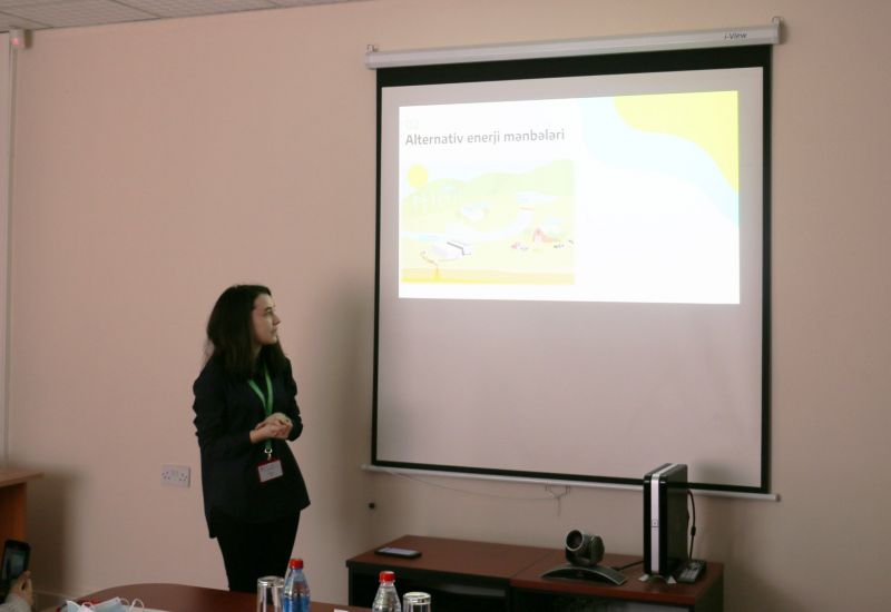 Leyla Nadirli, a Reform Volunteer at the Center for Analysis Economic Reforms  and Communication, gave a presentation on "Energy Efficiency" to her volunteer colleagues.