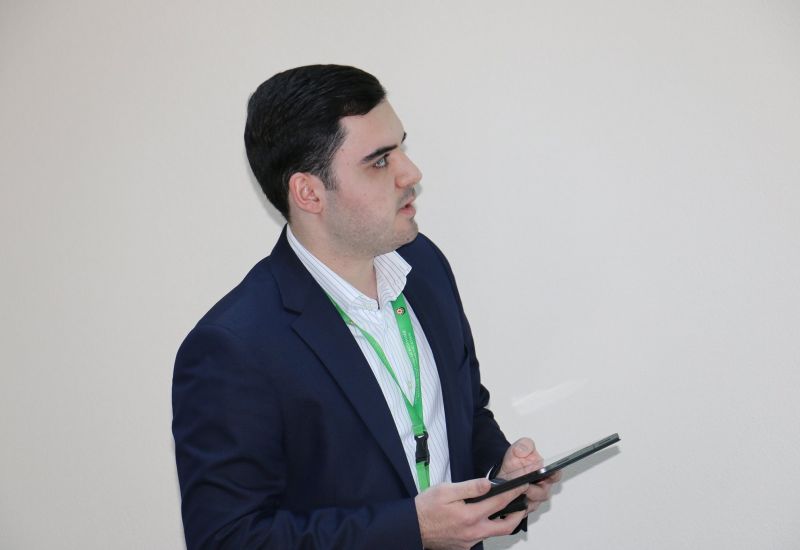 Bahram Ahmadzadeh, a volunteer of the Reform Volunteers Organization, made a presentation on the "Smart City Smartcity and Smart Village Smartvillage concepts"