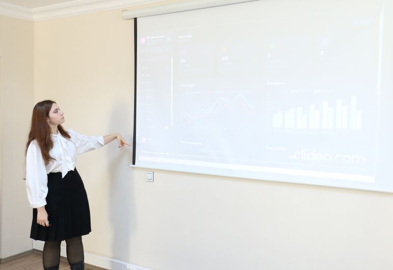 İSLAHAT KÖNÜLLÜLƏRİNİN TƏQDİMATI